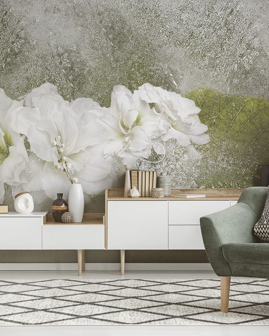 Green armchair on patterned carpet in bright living room interio Carta Da Parati Iceflor - Inkiostro Bianco - immagine 1
